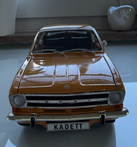 Opel kadett ls coupe - 1:18, c